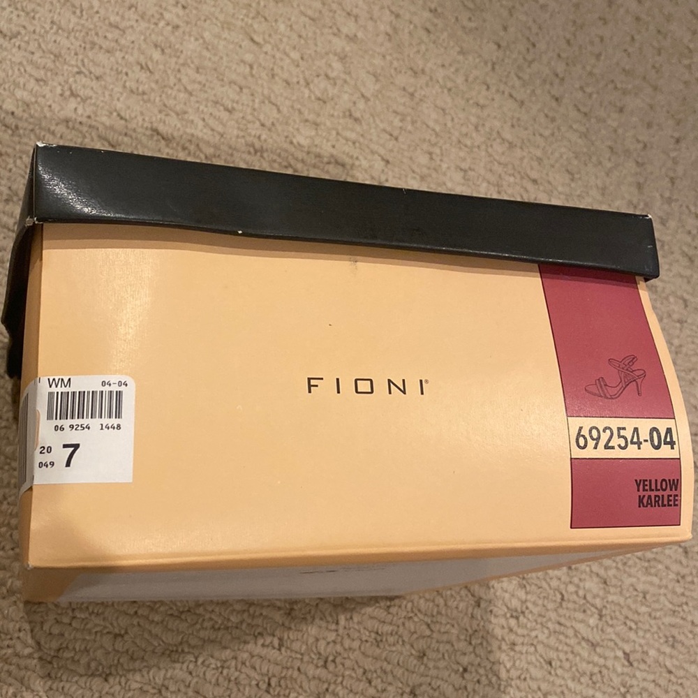 Fioni yellow high heels